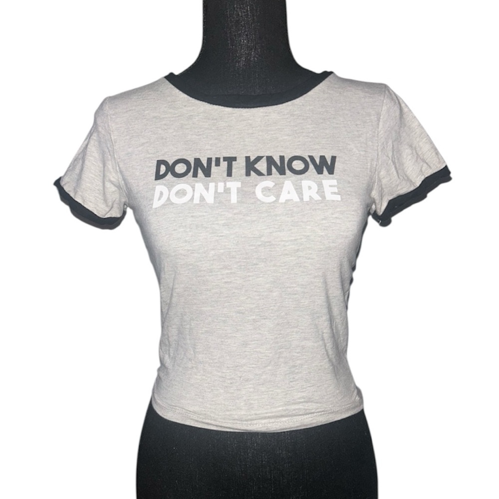 5/25$ ✨ Don’t know Don’t Care Graphic Crop Tee🩶🖤 - Picture 1 of 7